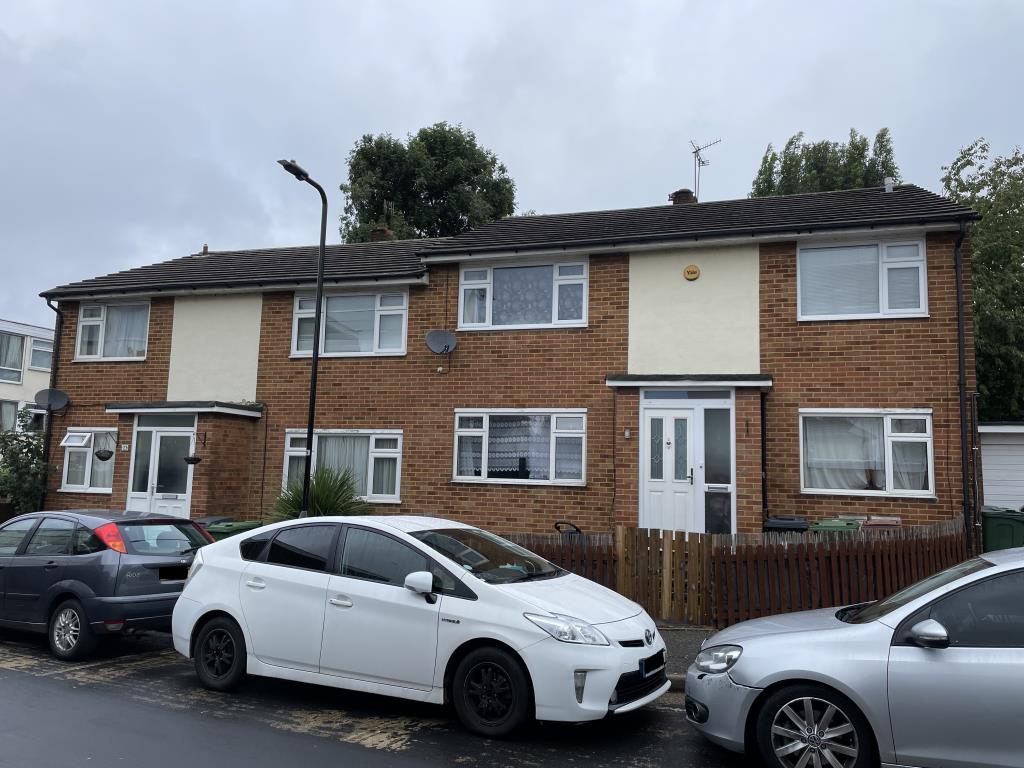 Lot: 147 - FREEHOLD GROUND RENTS - External image of block from street level